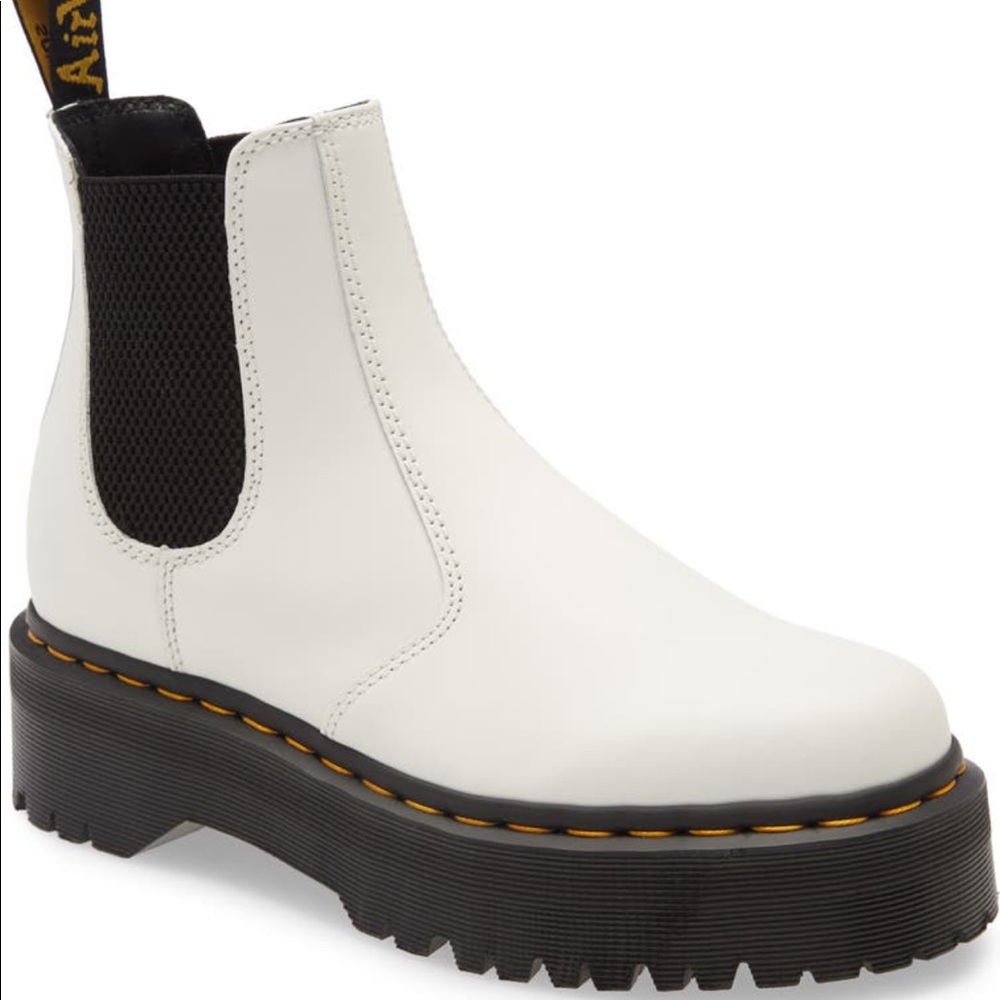DR. MARTENS 2976 Quad Platform Chelsea Boot